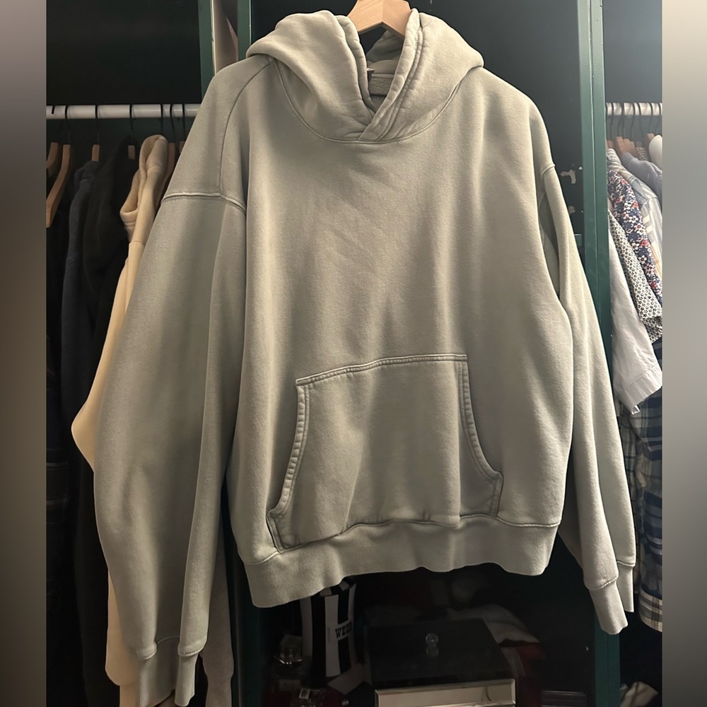 Aritzia sweatshirt